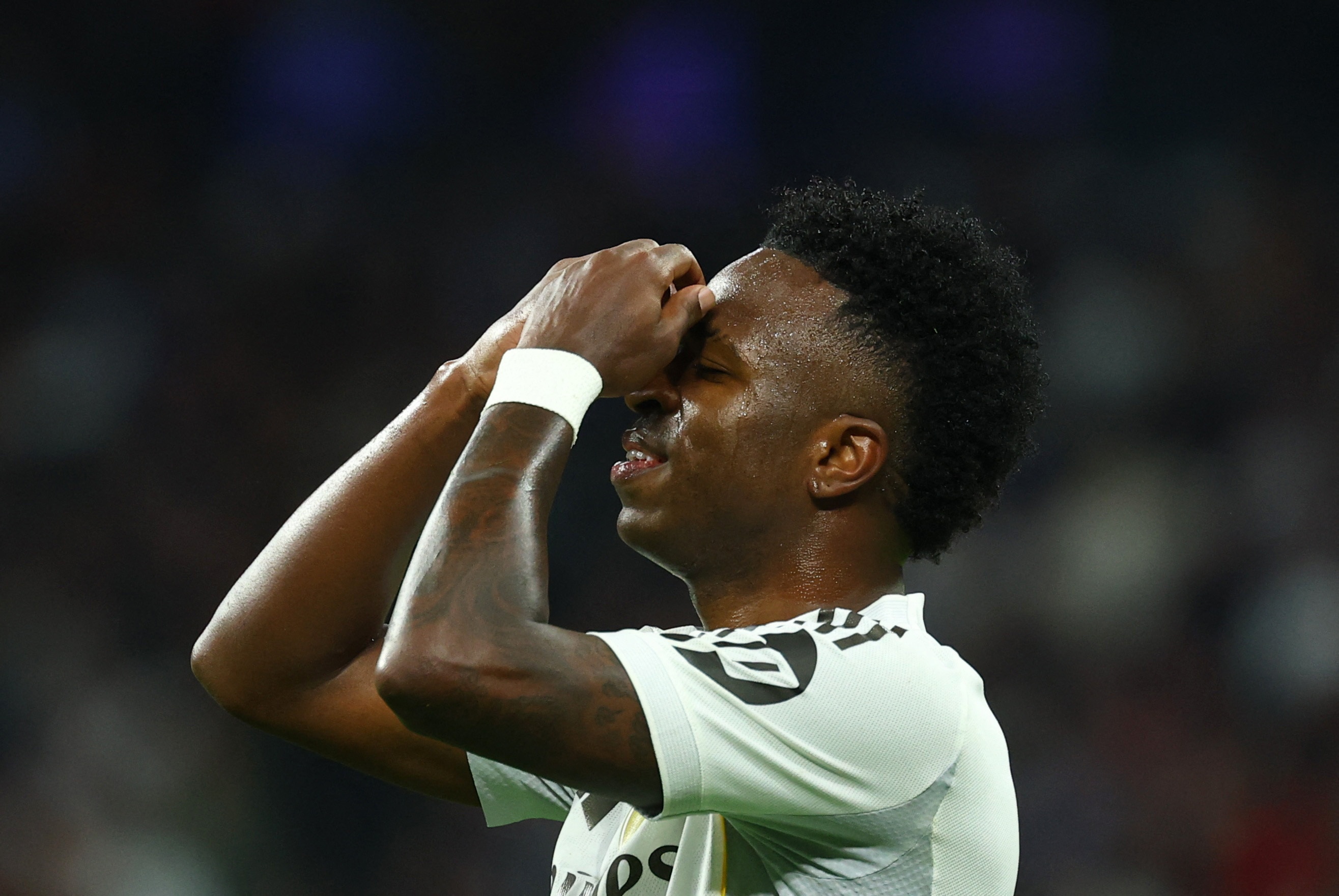 IQIYI 体育平台-ESPN：阿隆索离任让维尼修斯续约出现转机，但工资条款差距仍很大