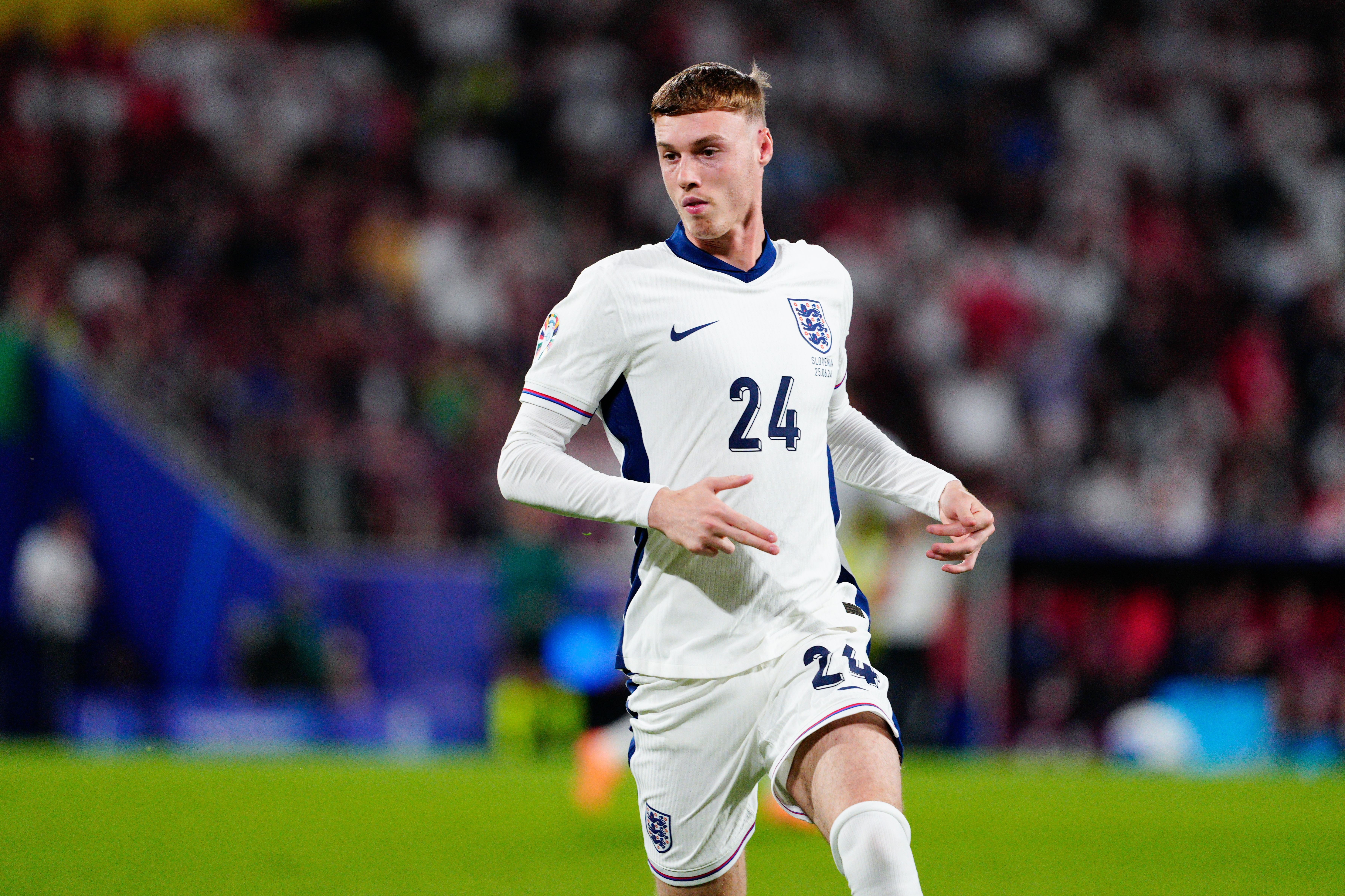 IQIYI app-英格兰爆冷0-1负日本,帕尔默遭批:丢球就该回追,他却突然减速